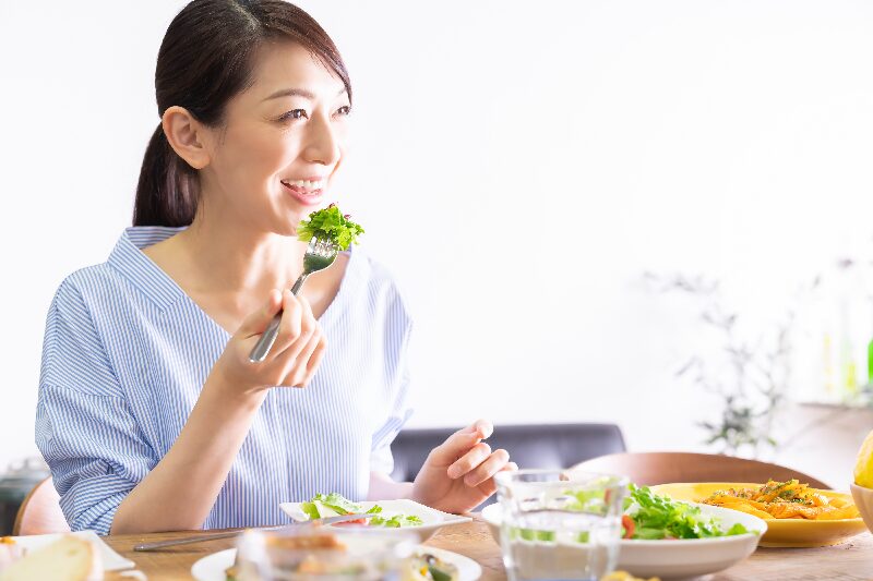 NAD⁺を守るための食事のイメージ
